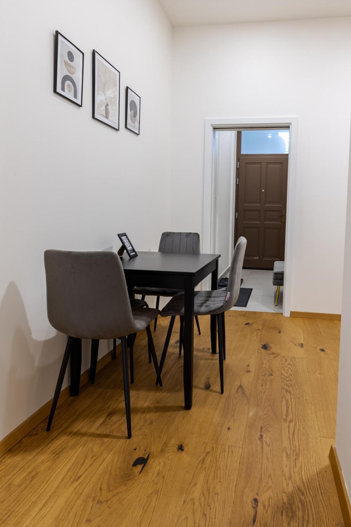 Apartment Dale Smichov Riverside - Metro Andel *